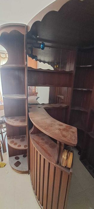 Vende-se Bar e artigos relacionados com o mesmo.