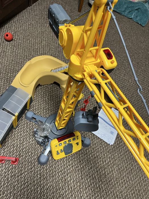 Підйомний кран на пульті будівельний