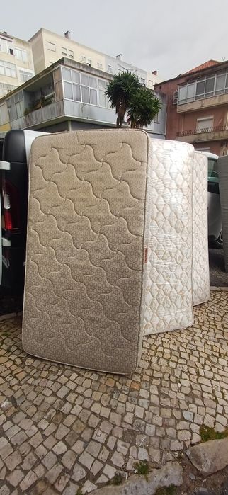 Vendo  4 colchao solteiro de  molas com medida 98cm183cm