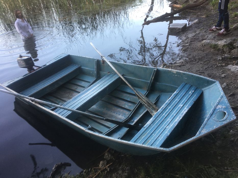 Лодка човен на прокат в оренду аренда мотор доставка