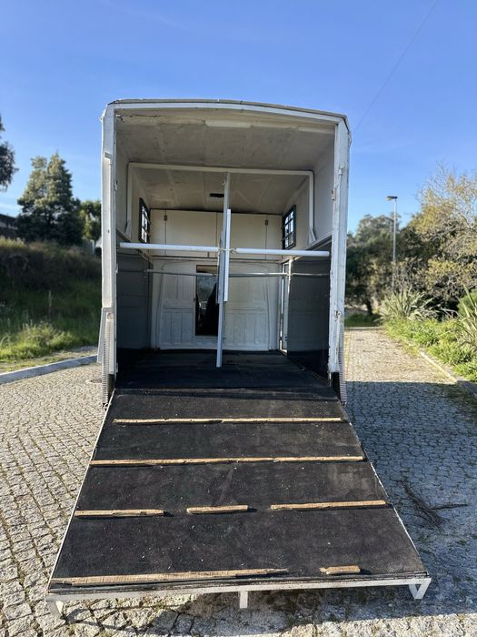 Nissan trade  carrinha de cavalos