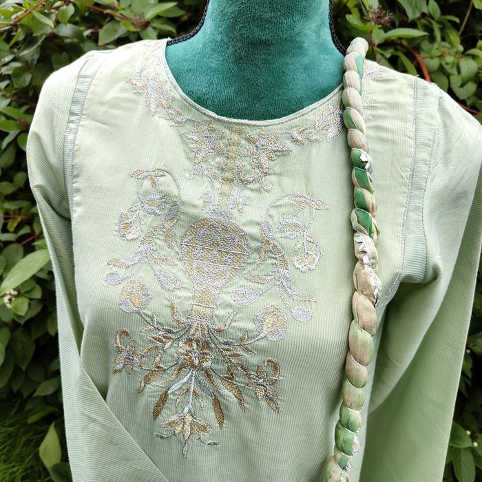 Indyjski komplet M 38 zielony złoty haftowany tunika kameez kurta boho