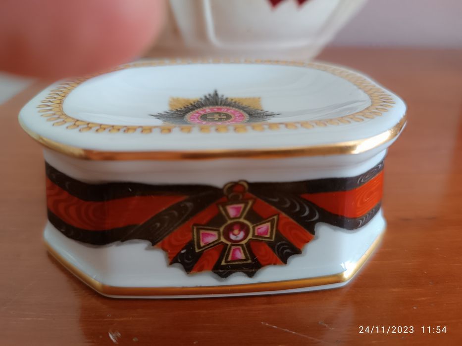 Saleiro em Cerâmica Portuguesa. Peça  de Coleção da Oficina Real.