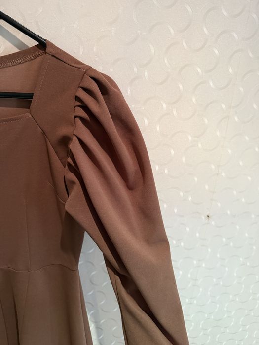 Сукня трендового шоколадного кольору з гудзиками