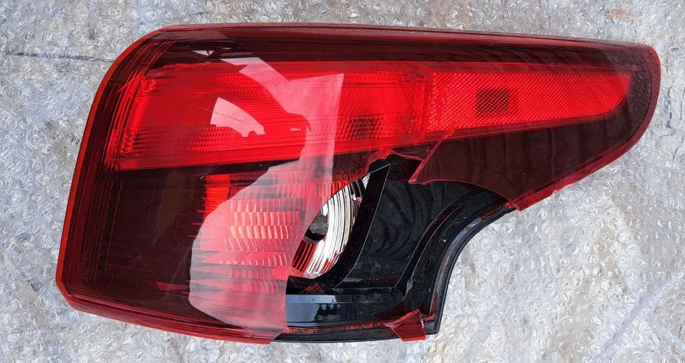 Задній правий ліхтар Nissan Rogue Sport 2018