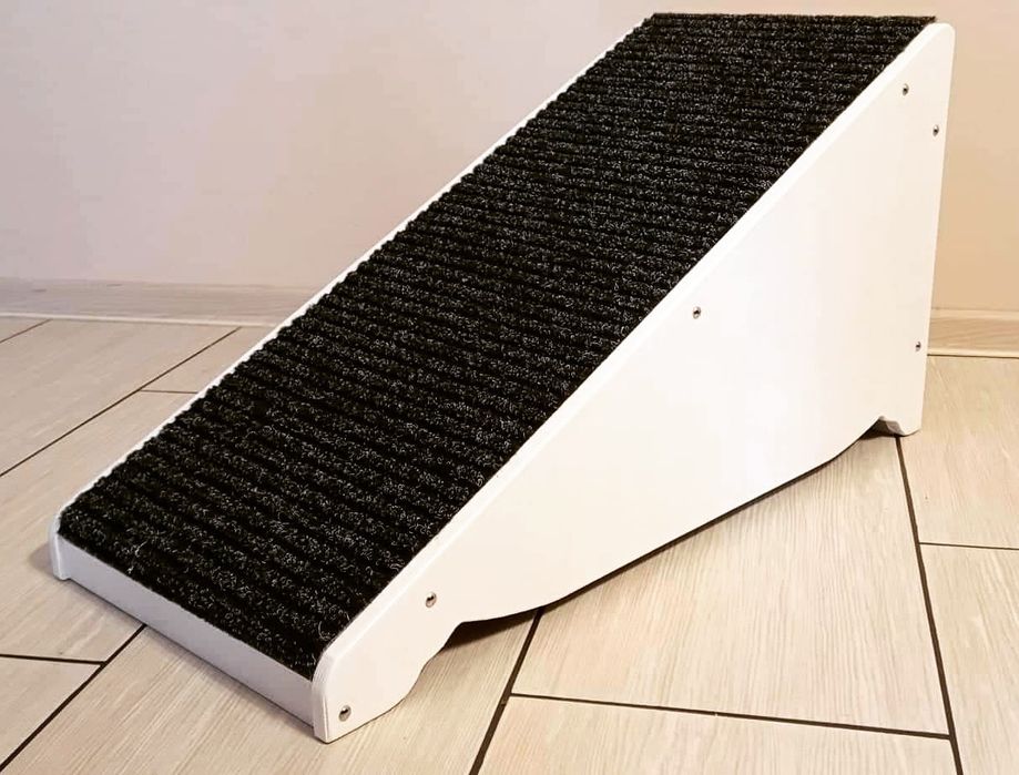 Nowa rampa podest schodki ułatwiające wejście dla psa na zamowienie