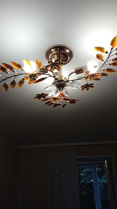 Люстра припотолочна