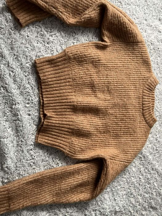 Brązowy sweter damski