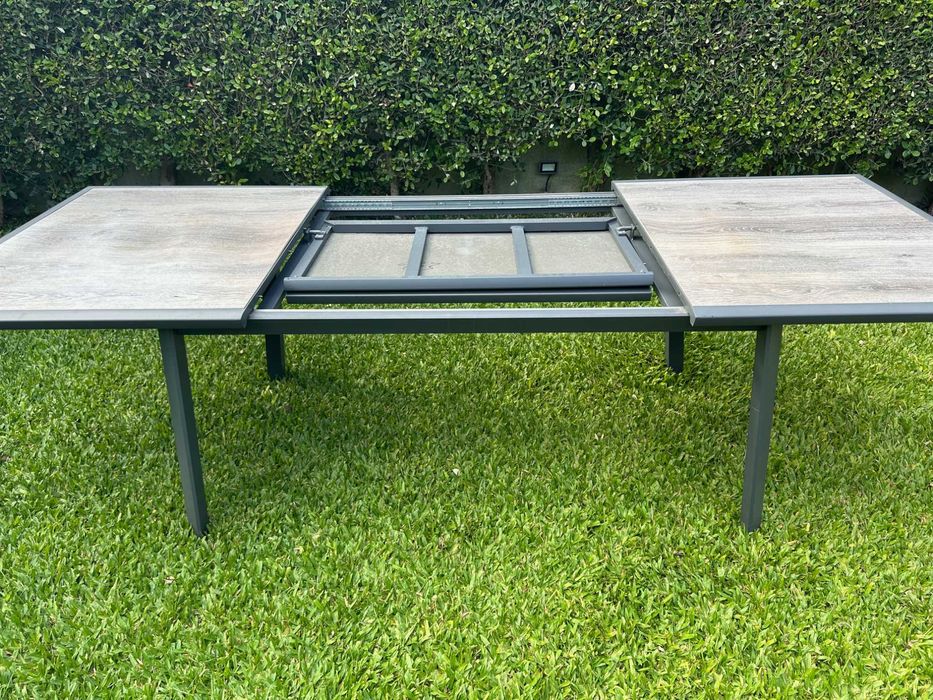 Mesa extensível com 12 lugares PAVANE cinza escuro