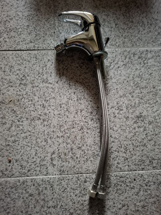 Torneira nova com bichas64376319802369120