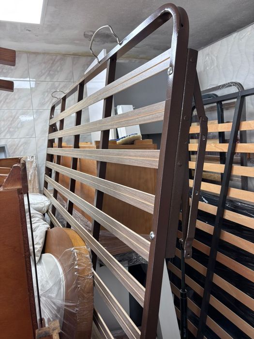 Estrado com sistema elevatório