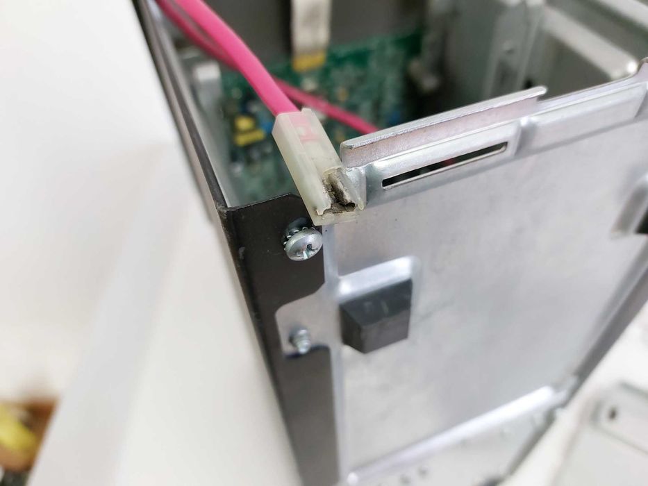 Zasilacz UPS APC Smart-UPS 1000VA tower (SUA1000I)