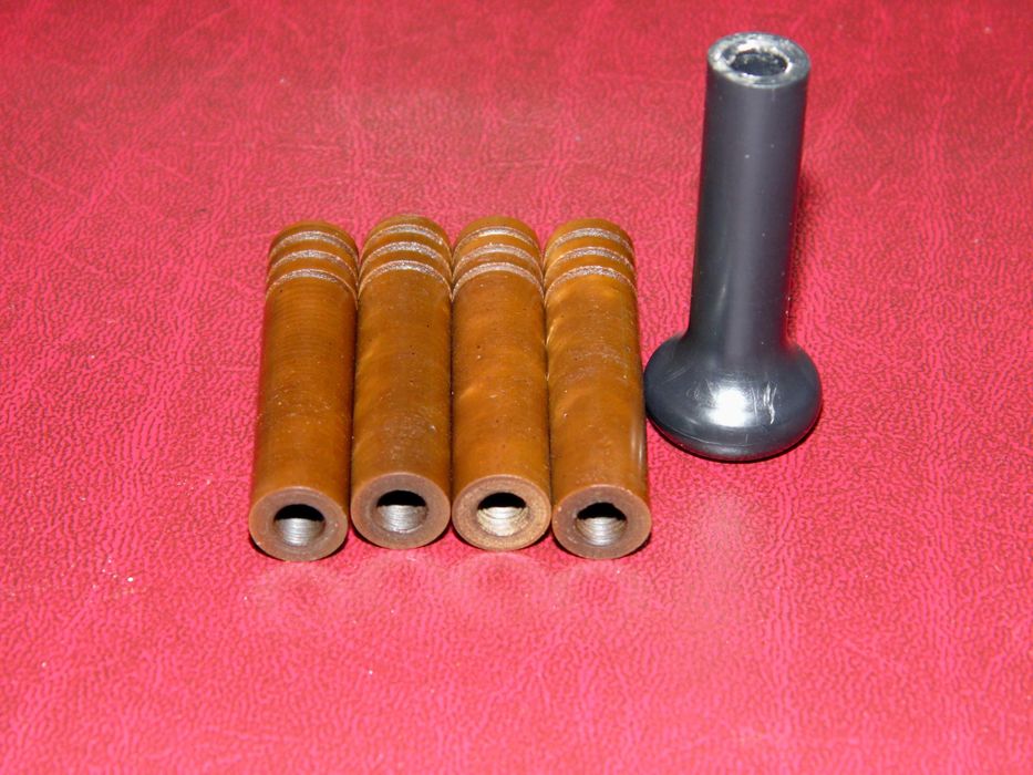 Солдатики, Фиксатор Жигули  ВАЗ 2101-09 дверного замка. Новые. Эбонит