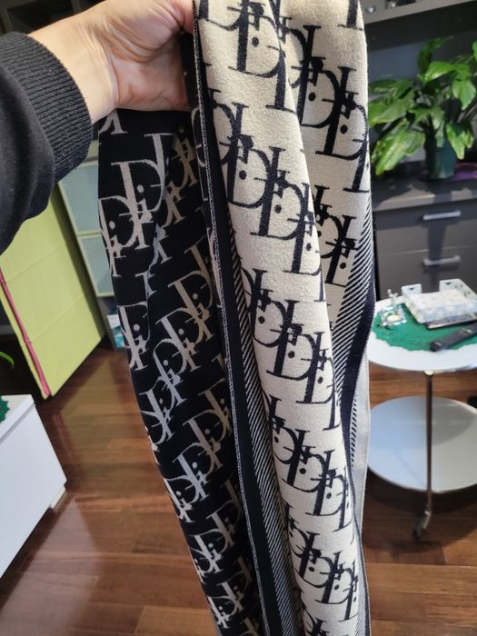 Zimowy szal na wzór Diora