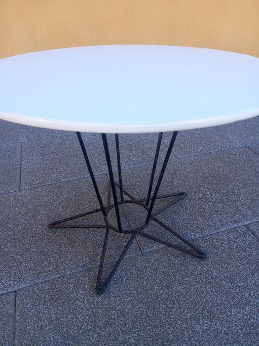 Mesinha redonda largura 0.60 altura 0.42