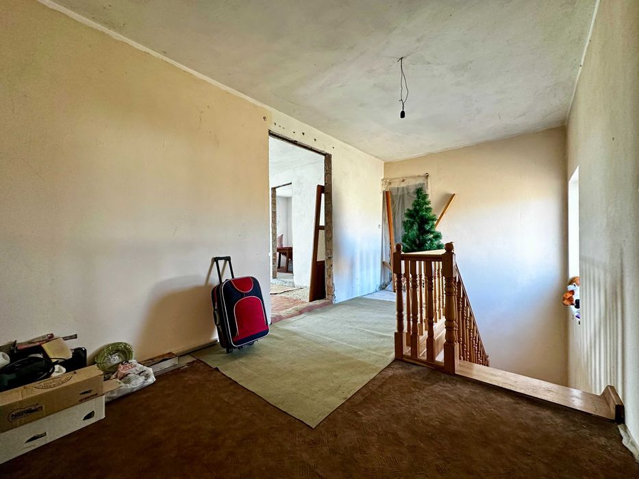 Продається просторий цегляний будинок поруч з м.Дрогобич