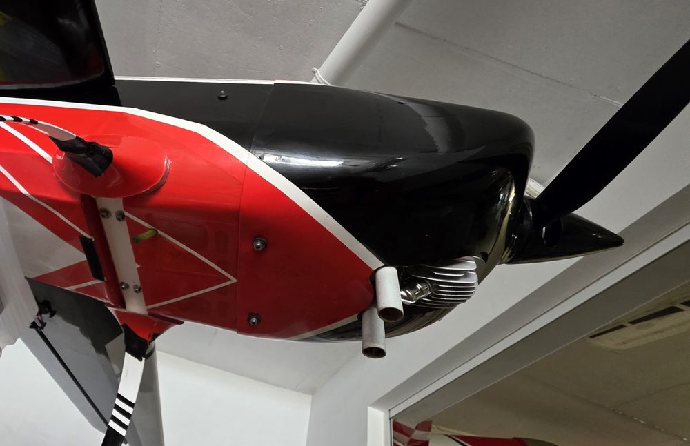 Avião de aeromodelismo 2 metros a gasolina com motor DLE 35 RA