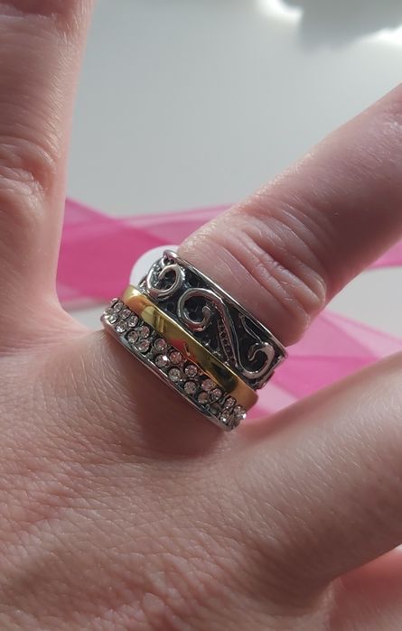 Anel bicolor, em aço, com zirconias. T17