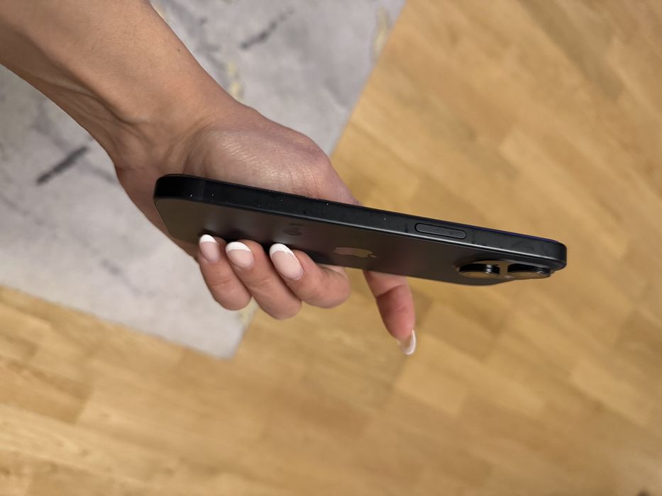 Iphone 15 preto com caixa