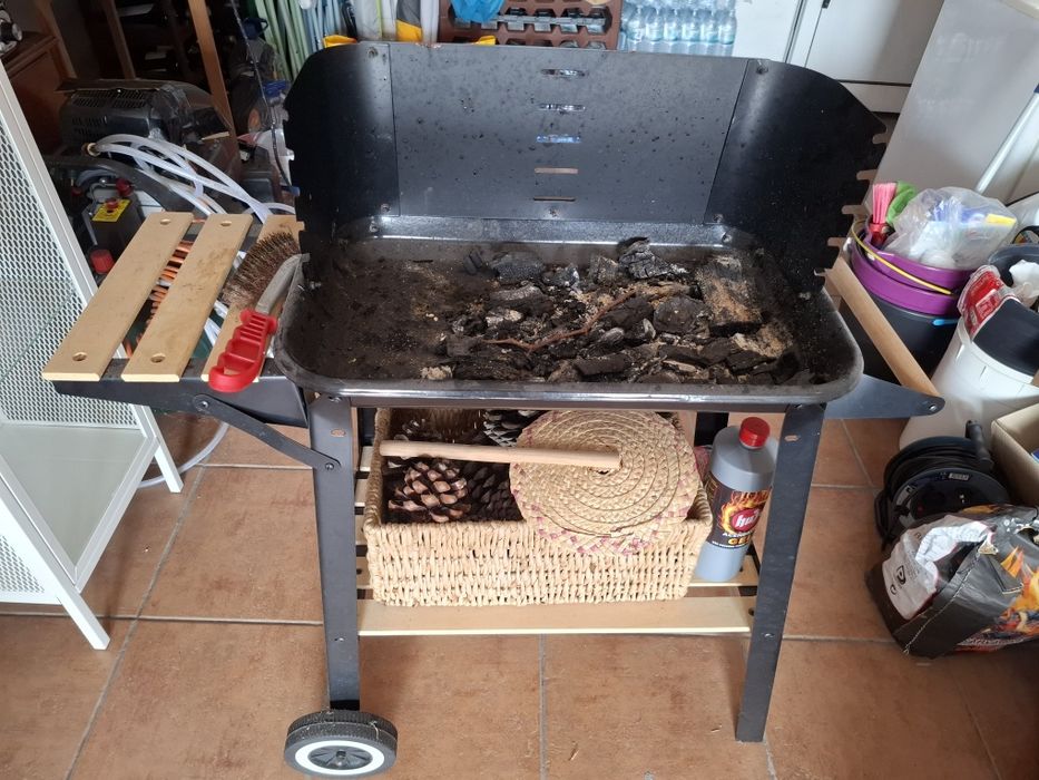 Grelhador-Barbecue em metal! Excelente compra