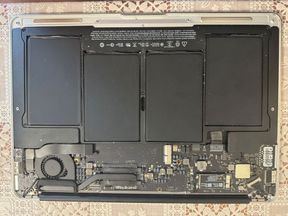 MacBook Air 2017 A1466 на запчастини