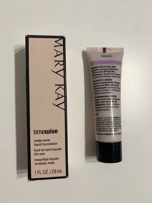 Тональний крем, тональна основа Mary Kay