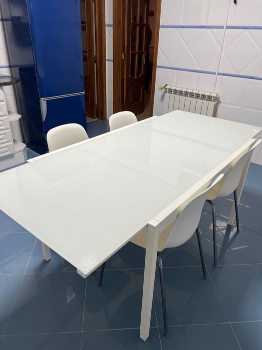 Mesa extensivel com 4 cadeiras
