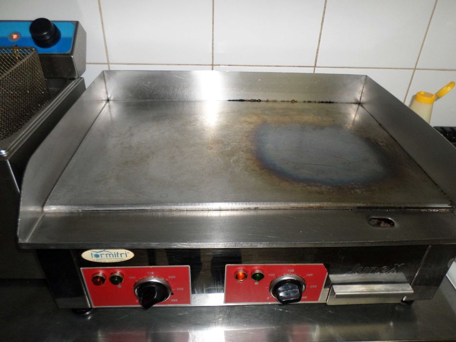 Chapa Grelhador Elétrico com 2 resistências. O segredo para Grelhados