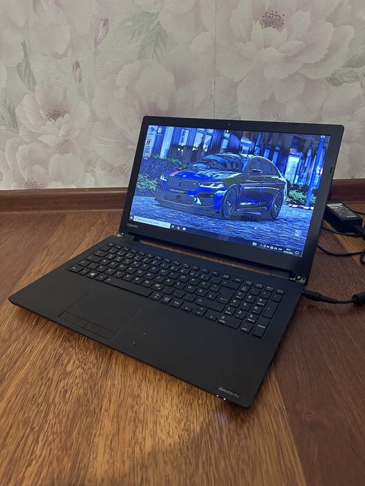 Ноутбук Toshiba, i3 6100U, 8 gb, ssd 120 gb.