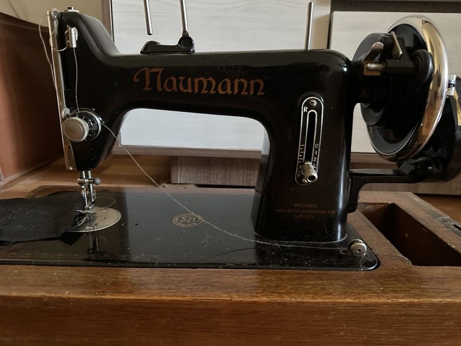 Швейна машинка Naumann