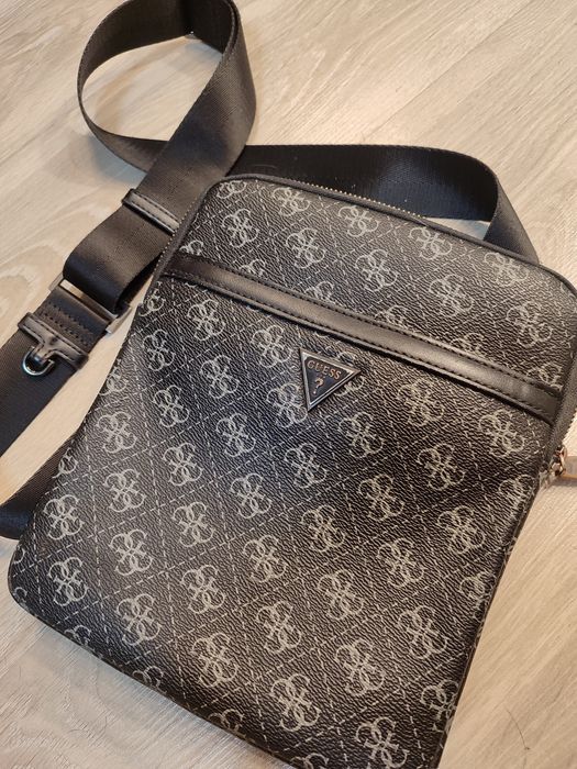 Чоловіча сумка Guess