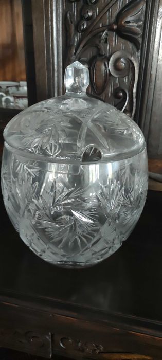 Kryształowa waza ponczowka