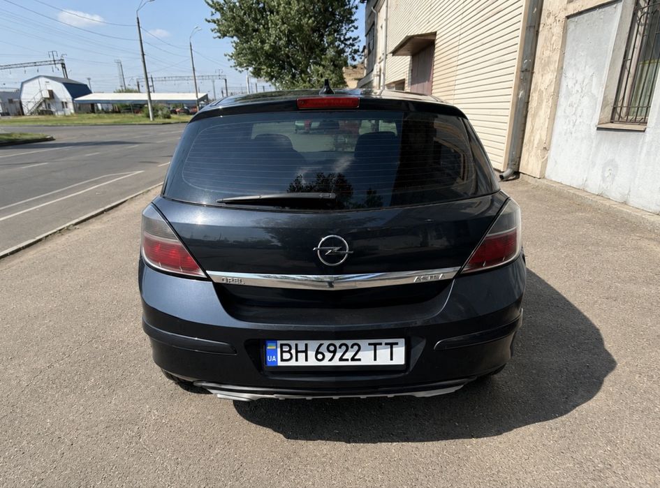 Продам Опель Астра H 1.4л 2008 года серого цвета