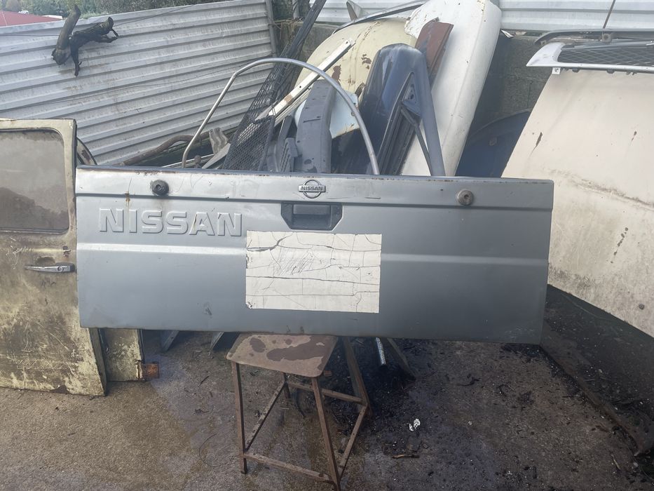 Tampa de mala nissan pickup