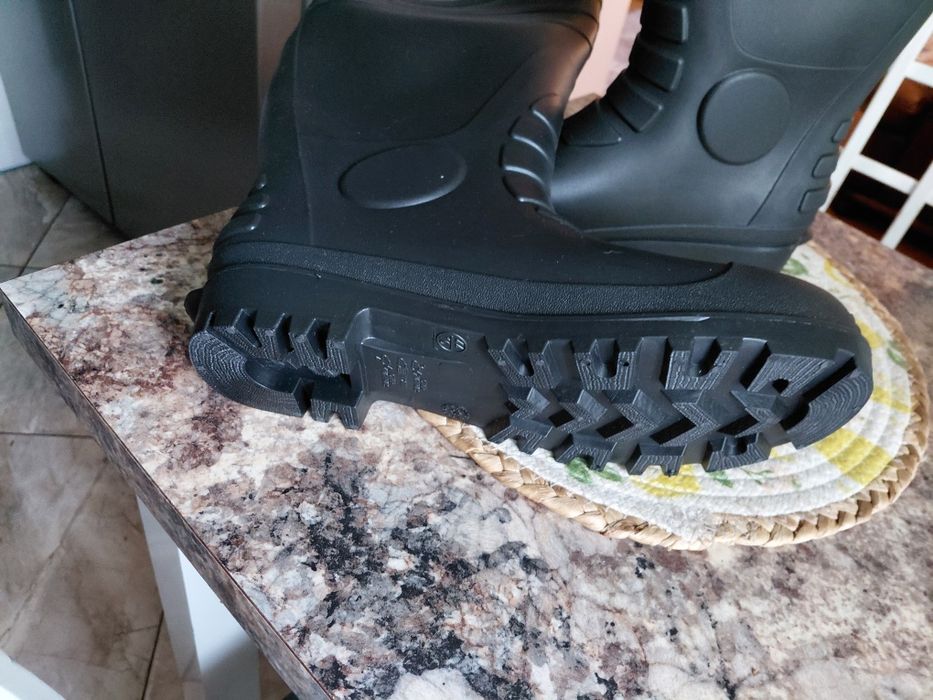 Wodoodporne Kalosze gumowe firma Veltuff.