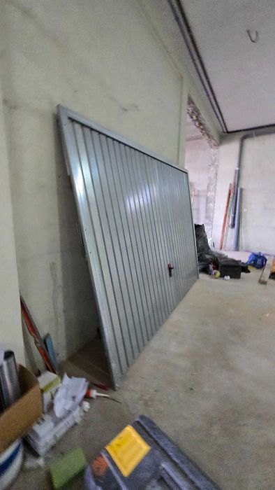 2 Portões Basculantes de Garagem