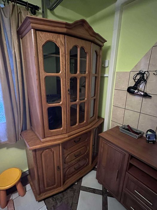 Komoda z witryną – lite drewno, bardzo dobry stan