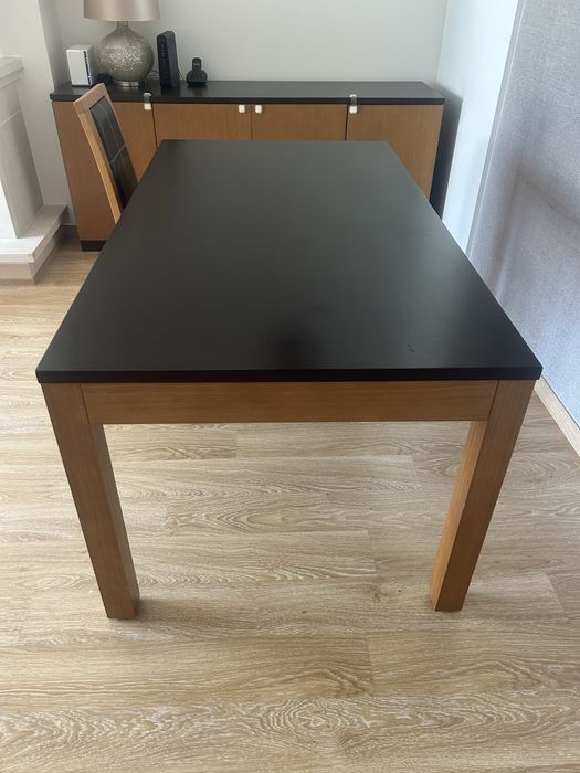 Mesa de sala extencivel e 6 cadeiras