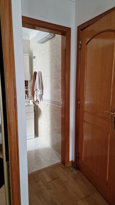 Apartamento T2 com box, cozinha totalmente equipada, 3 varandas