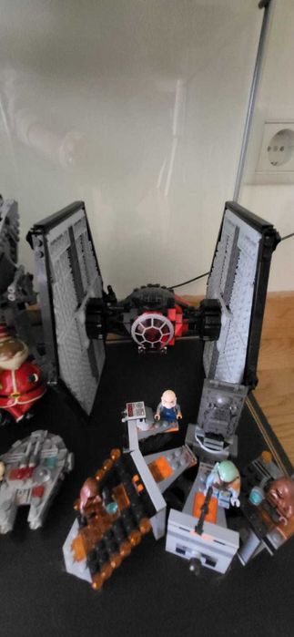 Vendo Sets de Lego Star Wars (Montados) e Capacetes Coleção P.Agostini
