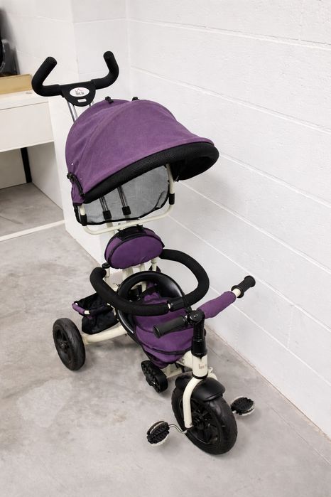 Triciclo em bom estado.