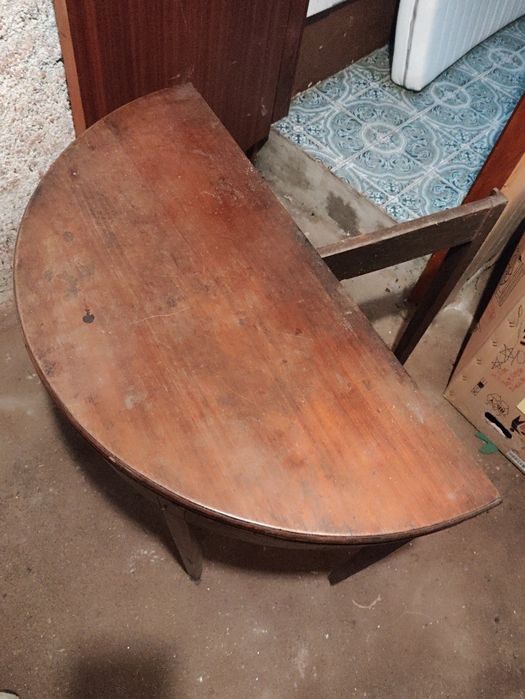 Antiga mesa de jogo para restauro