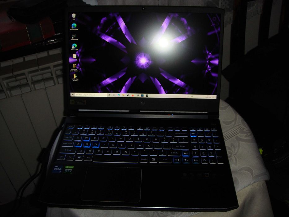 ACER - Helios  300  i 7 , Dysk , SSD , 1 - Tera , 16 - Ram 8 - Rdzeni