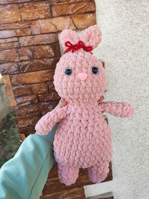 в'язана іграшка ручної роботи