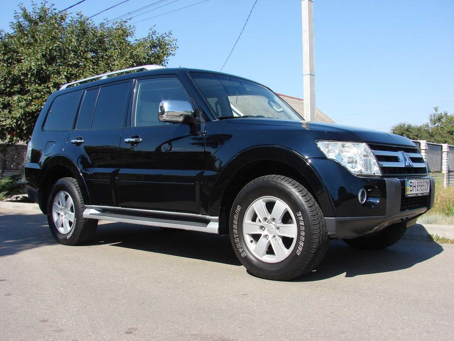 Официальный Mitsubishi Pajero Wagon 7 МЕСТ (3.0 бензин, полная комплектация)