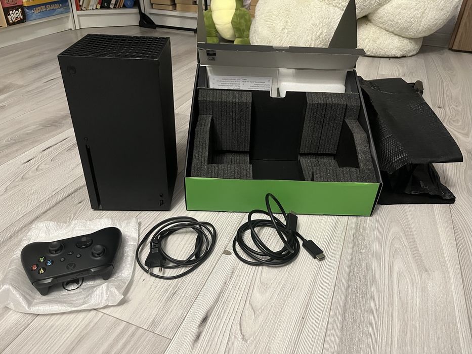 Konsola Xbox Series X 1TB z napędem i Padem.