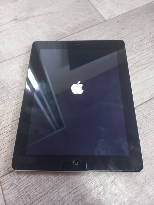 Продам Apple iPad 2  16 gb Модель  А1395