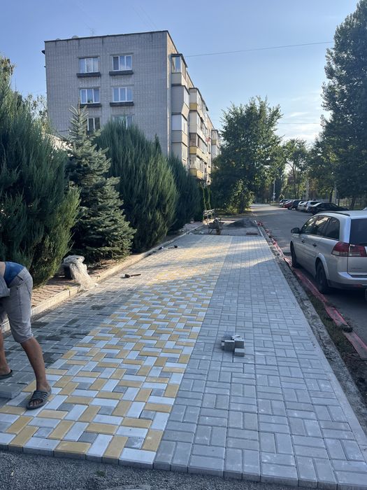Укладання тротуарної плитки