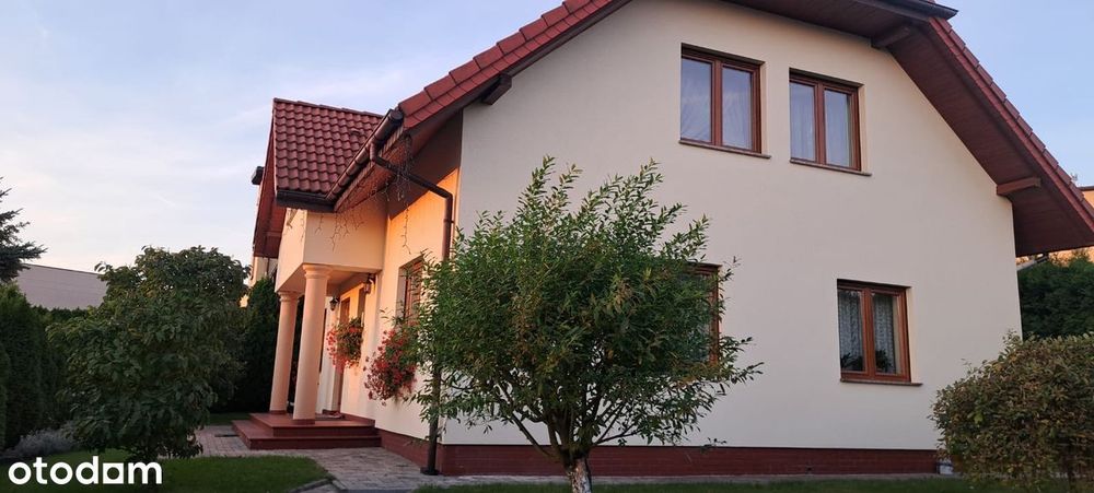 Dom wolnostojący z garażem pod miastem