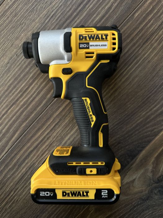 Набір шуруповертів Dewalt DCK227D2.20v